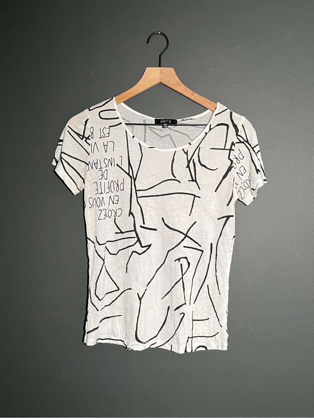 Comfy USA Abstract Graphic Print Stretch Knit Tee Size XS White Black Artsy Top